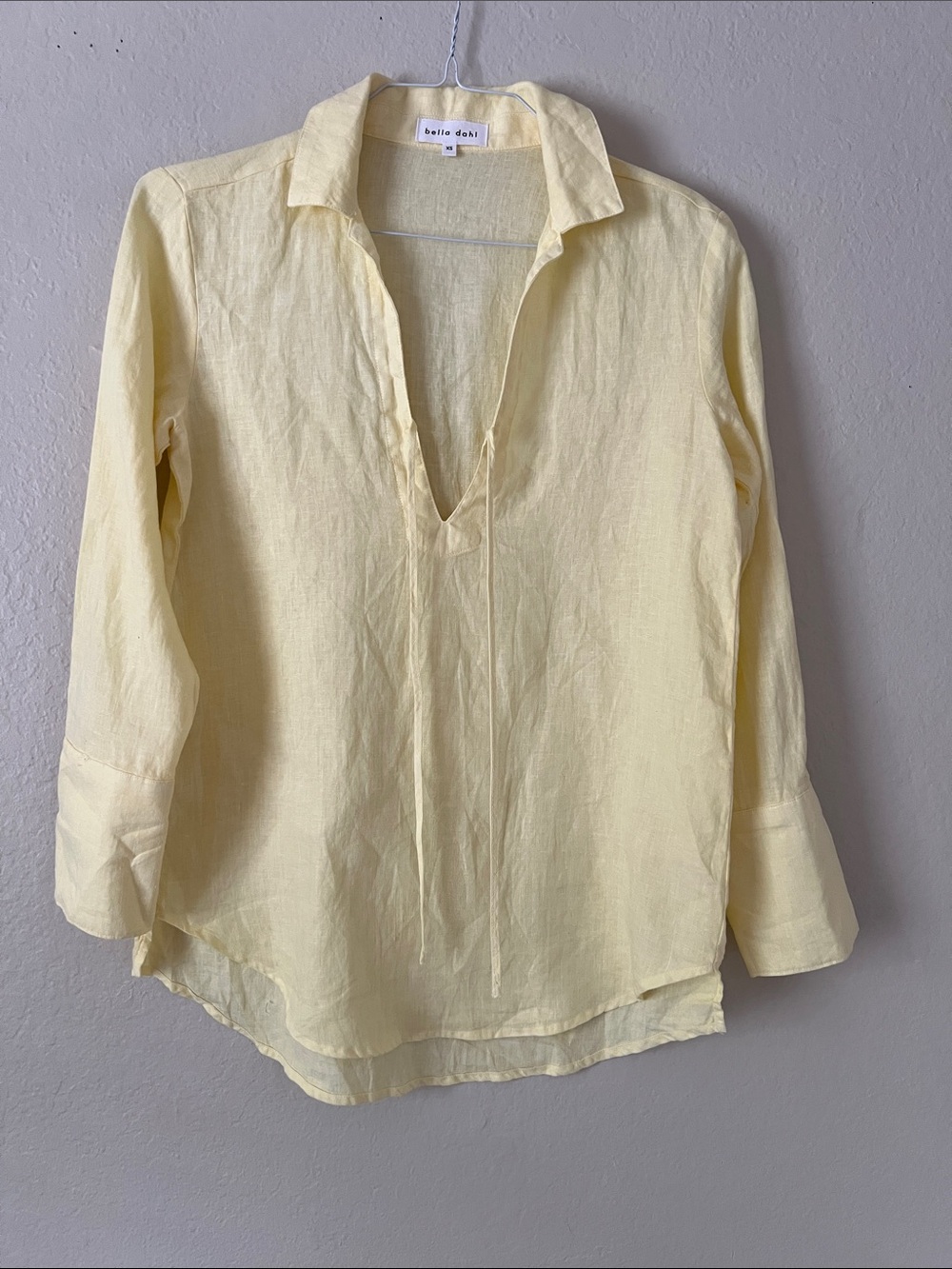 Like New! BELLA DAHL Soft Yellow 100% Linen Split V-Neck Tunic Size XS
